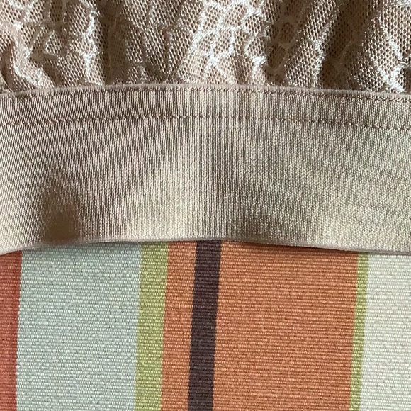 Chantelle magnifique wire free bra, sz 36DD. Worn 2 times and laundered - Picture 3 of 4